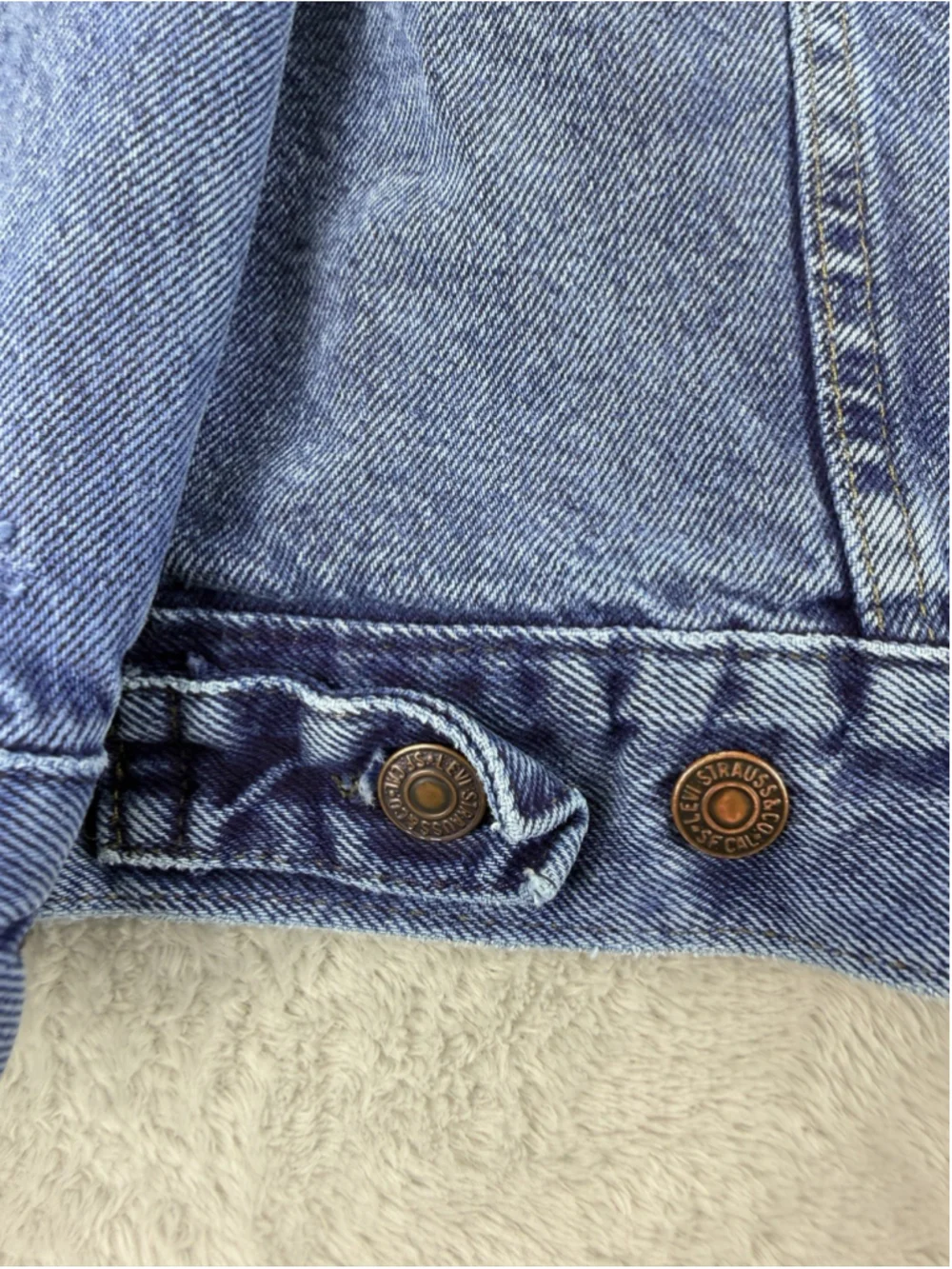 Vintage Levi's Men's Sz Large Cropped Blue Denim Trucker Fit Jacket Made In USA - Picture 16 of 16